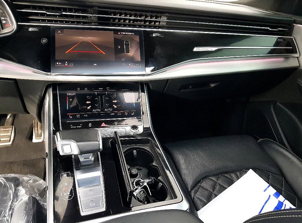 아우디 Q8 55 TFSI 콰트로 프리미엄 사진 10