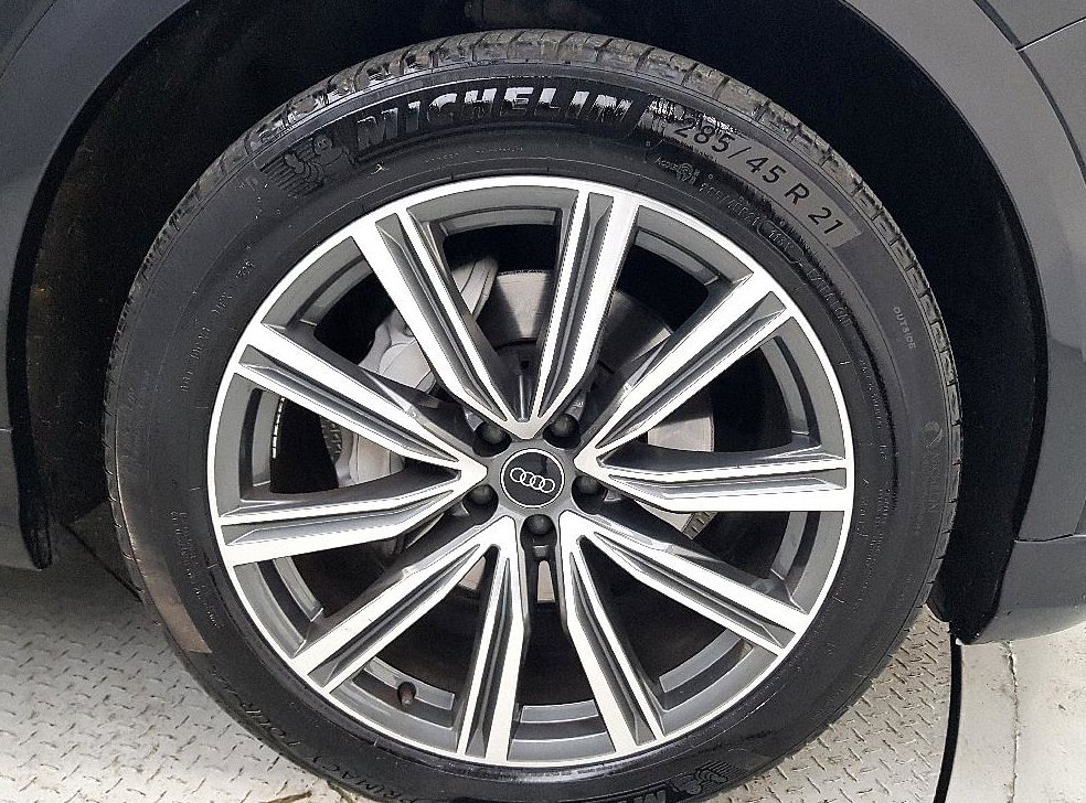 아우디 Q8 55 TFSI 콰트로 프리미엄 사진 20