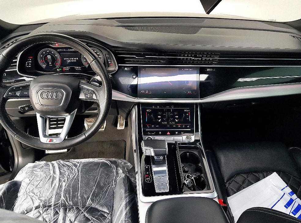 아우디 Q8 55 TFSI 콰트로 프리미엄 사진 5
