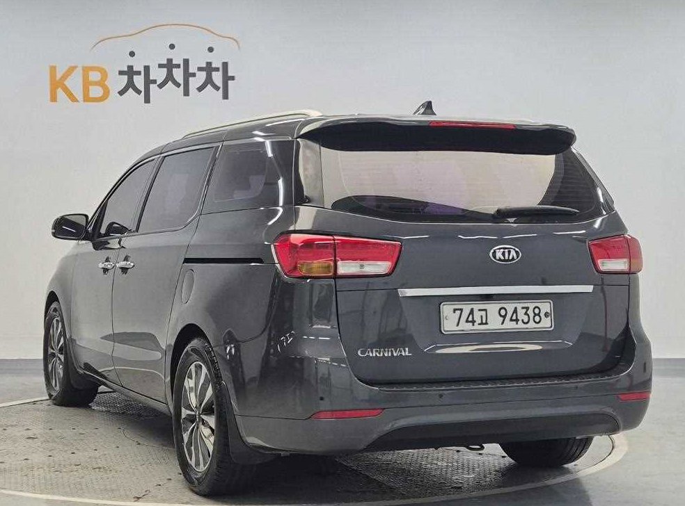 기아 카니발 디젤 11인승 노블레스 사진 2