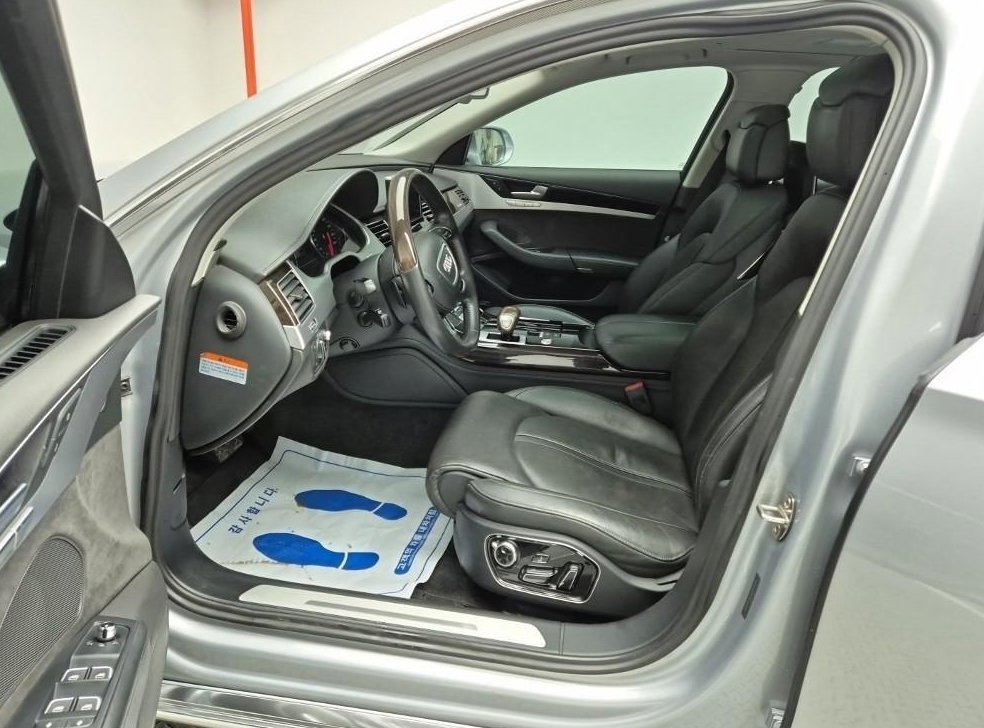 아우디 A8 60 TFSI 콰트로 LWB 사진 11