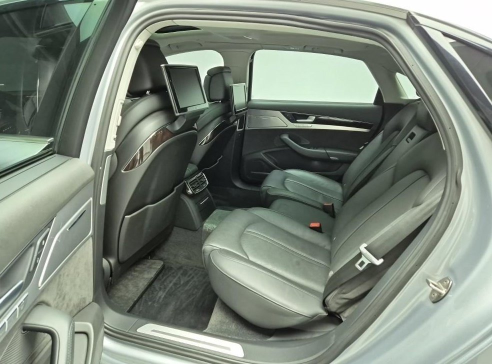 아우디 A8 60 TFSI 콰트로 LWB 사진 12