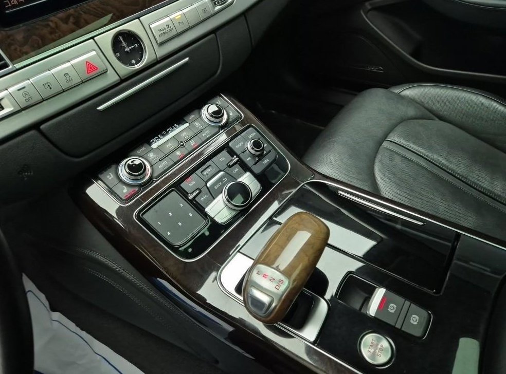 아우디 A8 60 TFSI 콰트로 LWB 사진 8