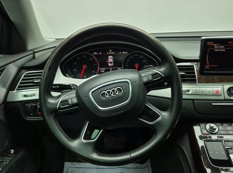 아우디 A8 60 TFSI 콰트로 LWB 사진 9
