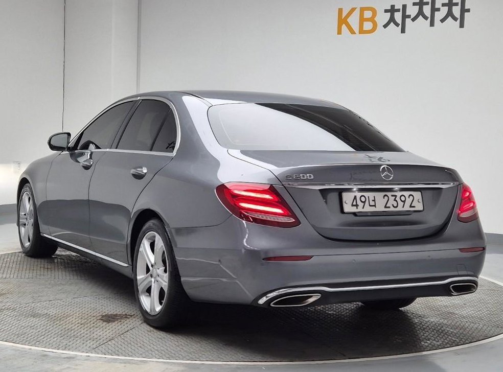 벤츠 E 클래스 E200 아방가르드 사진 2