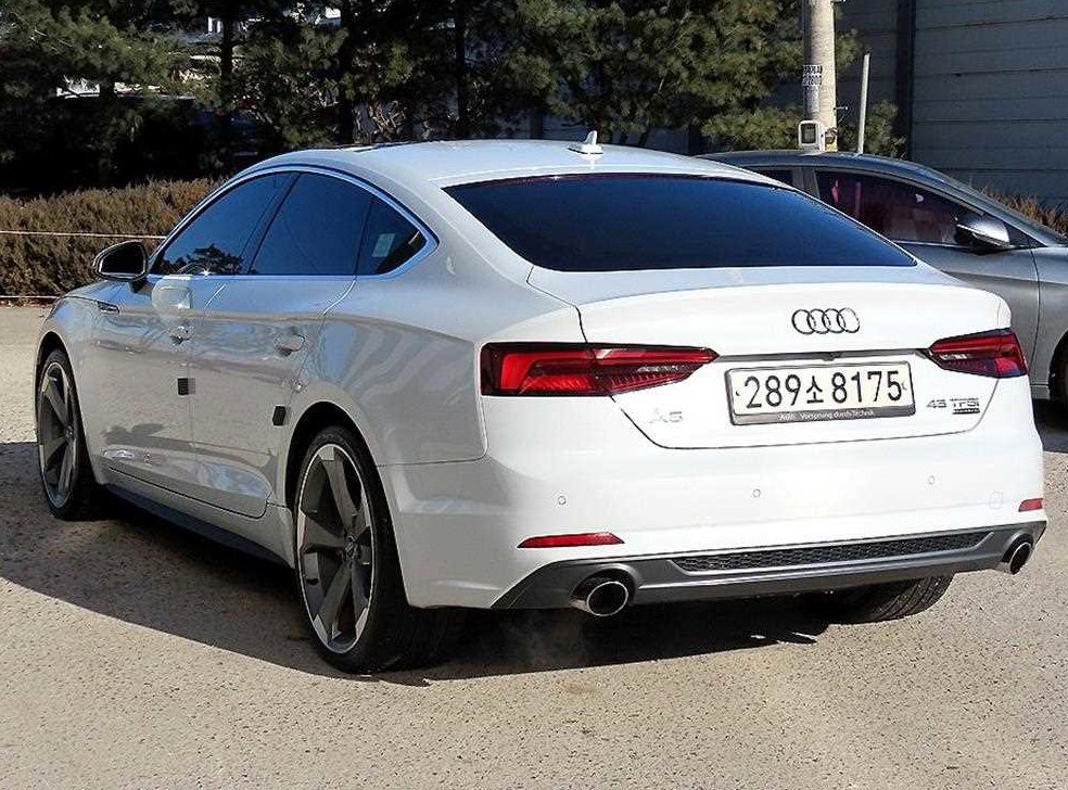아우디 A5 45 TFSI 콰트로 프리미엄 스포트백 사진 3