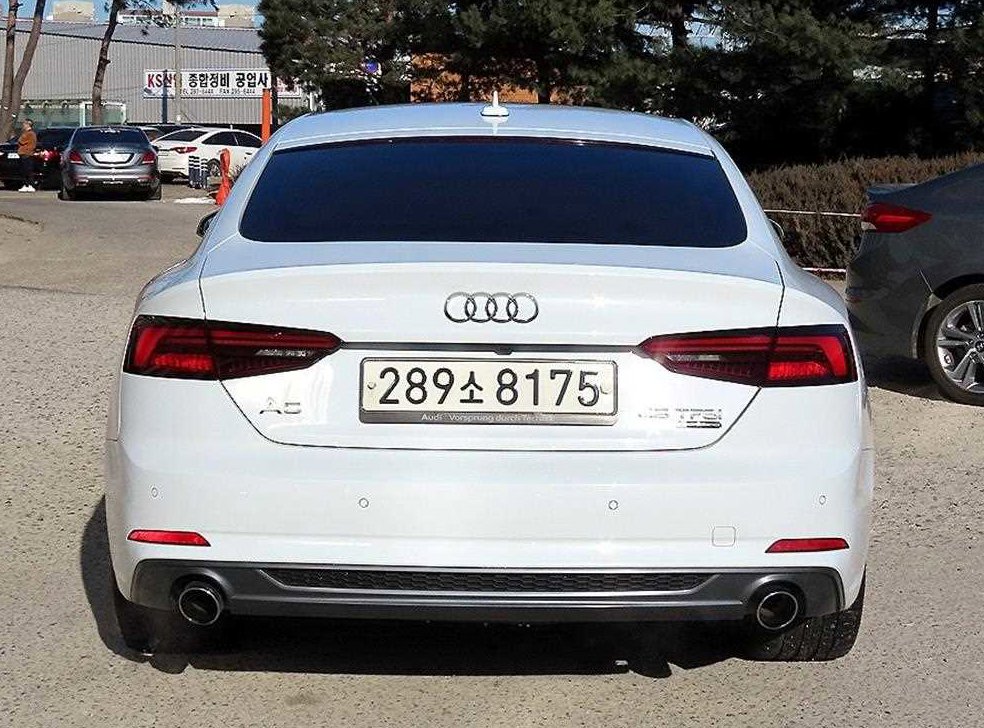 아우디 A5 45 TFSI 콰트로 프리미엄 스포트백 사진 4