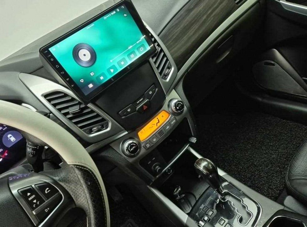 KG모빌리티(쌍용)  코란도 2WD 2.0 CVT 사진 10