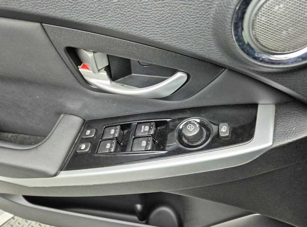 KG모빌리티(쌍용)  코란도 2WD 2.0 CVT 사진 19