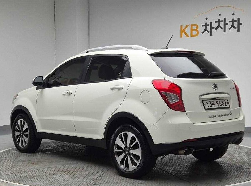 KG모빌리티(쌍용)  코란도 2WD 2.0 CVT 사진 2