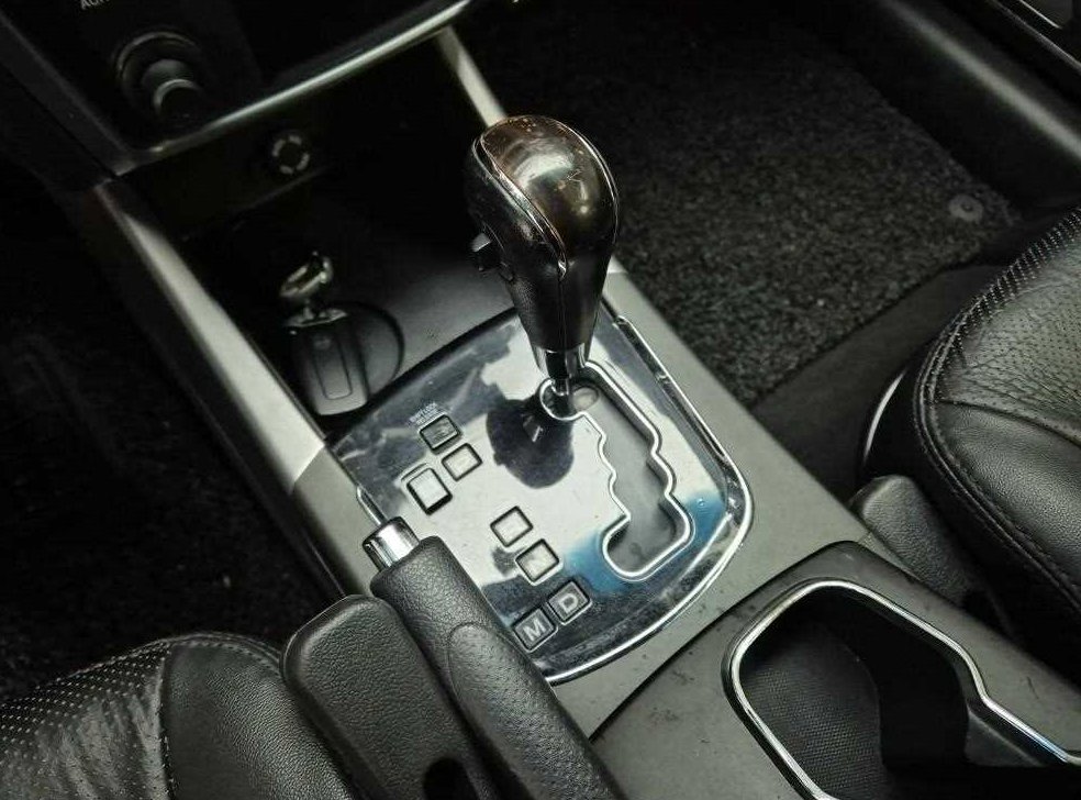 KG모빌리티(쌍용)  코란도 2WD 2.0 CVT 사진 8