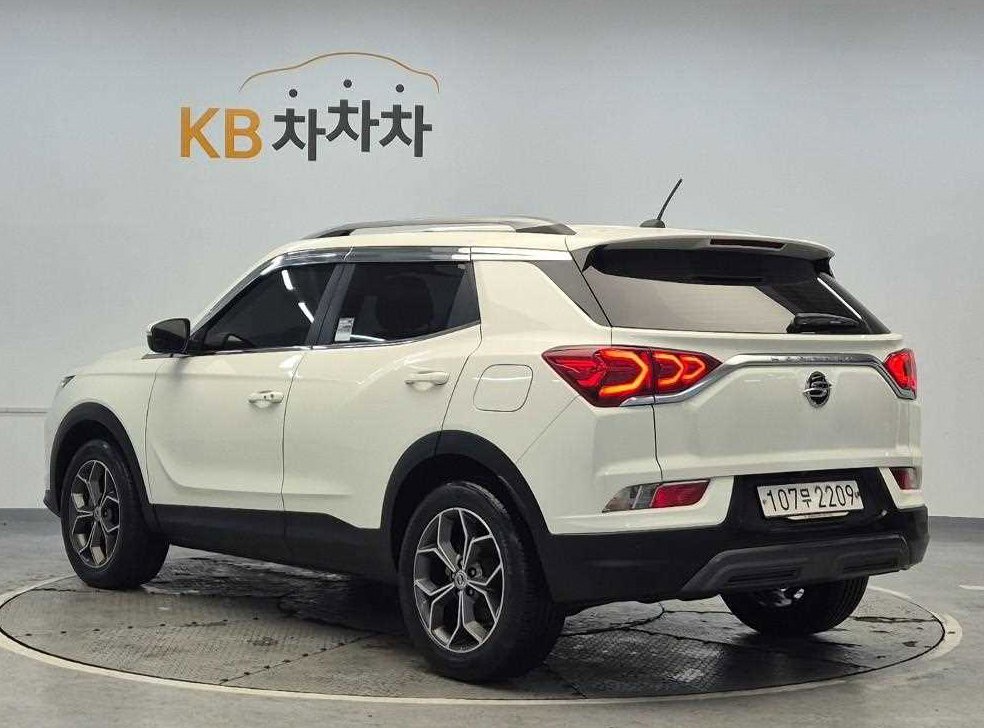 KG모빌리티(쌍용)  코란도 2WD 가솔린 1.5 C5 플러스 사진 2