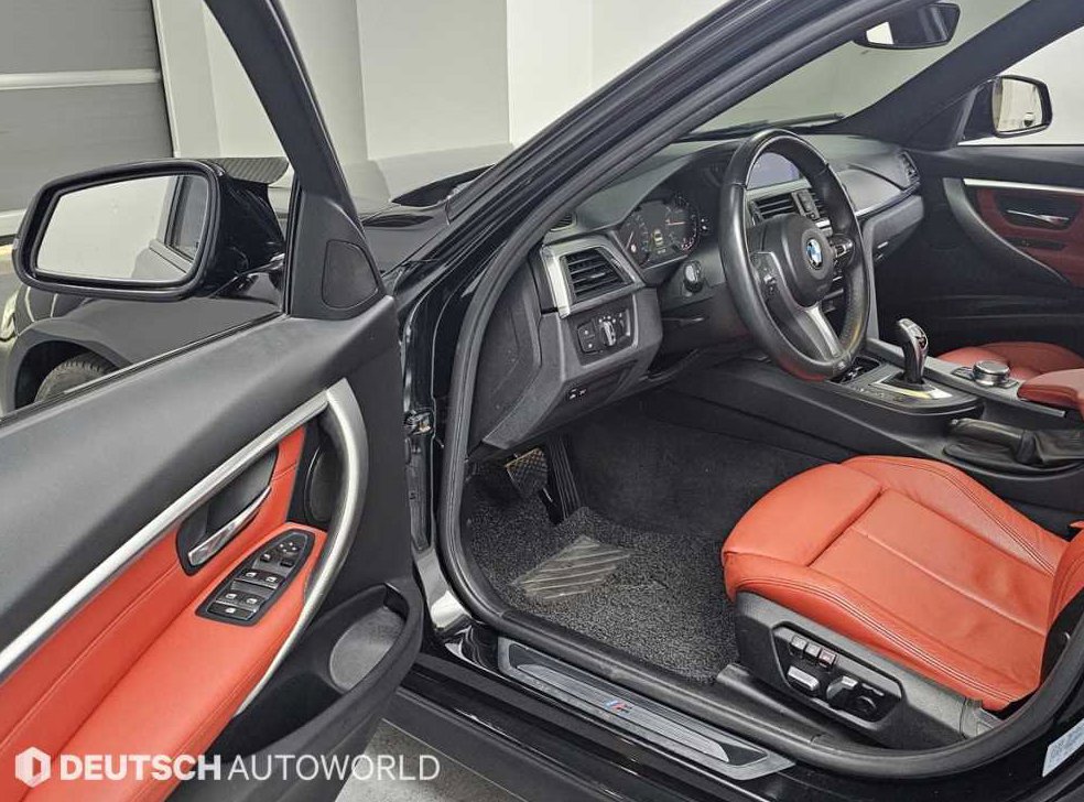 BMW 3시리즈 330i M 스포츠 쉐도우 사진 11