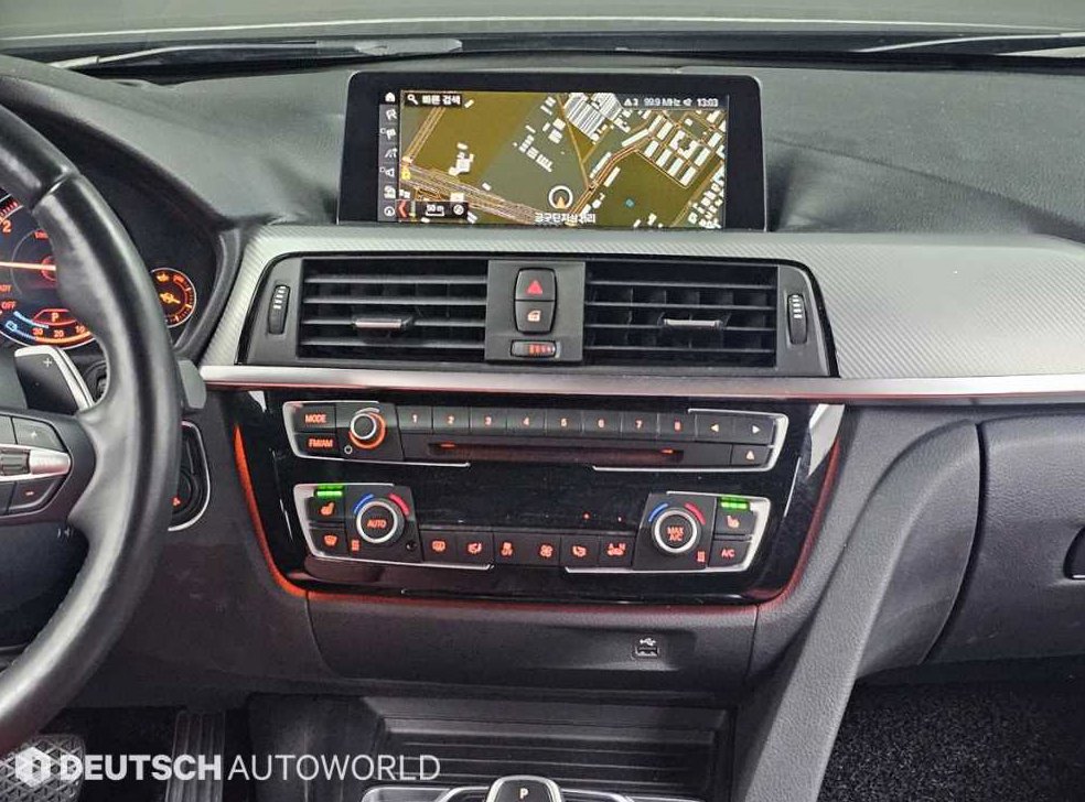 BMW 3시리즈 330i M 스포츠 쉐도우 사진 14