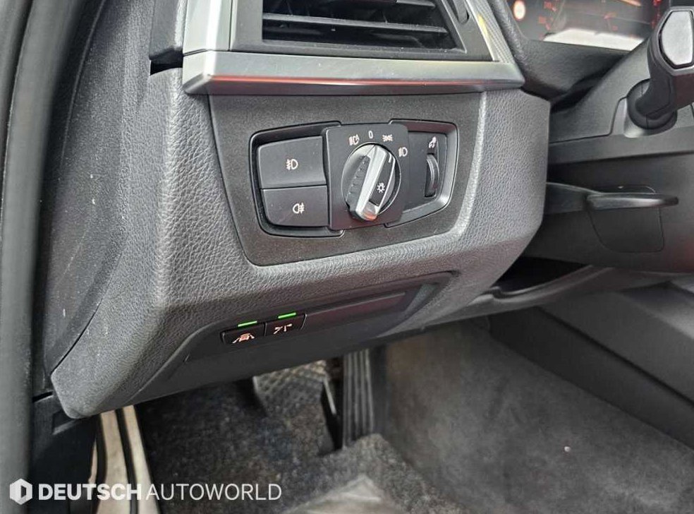 BMW 3시리즈 330i M 스포츠 쉐도우 사진 17