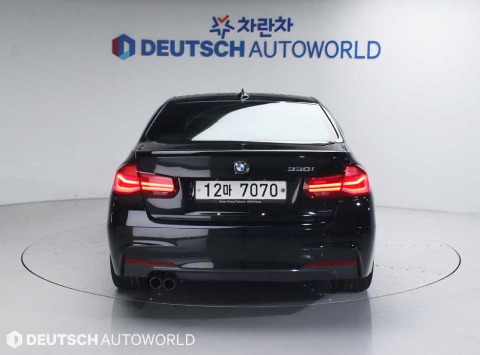 BMW 3시리즈 330i M 스포츠 쉐도우 사진 4
