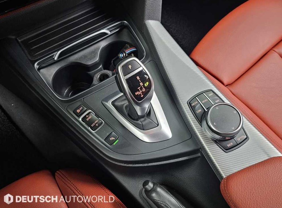 BMW 3시리즈 330i M 스포츠 쉐도우 사진 9
