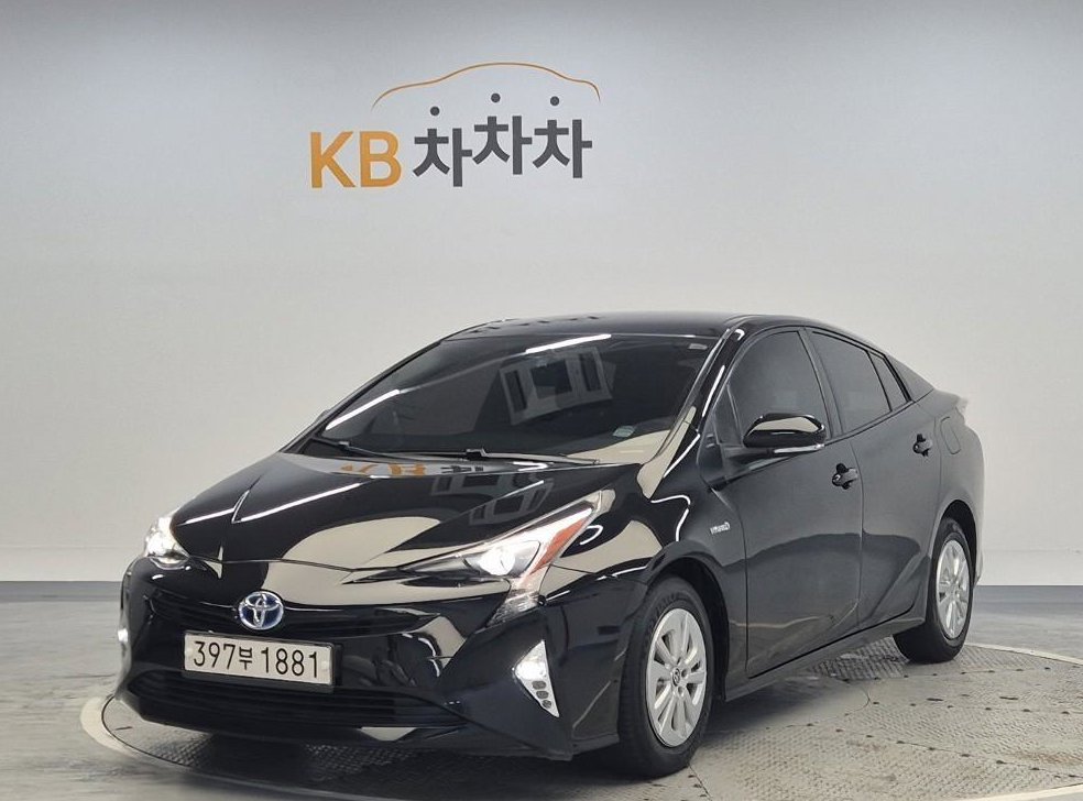 토요타 프리우스 1.8 E