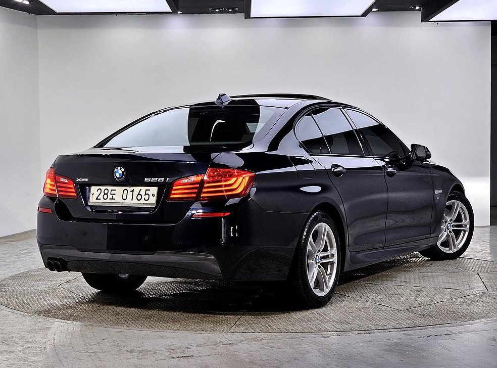 BMW 5시리즈 528i M 에어로다이나믹 스페셜 에디션 사진 4