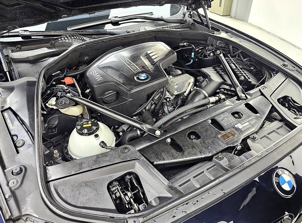 BMW 5시리즈 528i M 에어로다이나믹 스페셜 에디션 사진 6