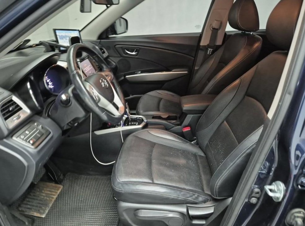 KG모빌리티(쌍용)  티볼리 디젤 2WD 1.6 LX 사진 11