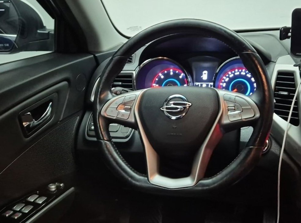 KG모빌리티(쌍용)  티볼리 디젤 2WD 1.6 LX 사진 9