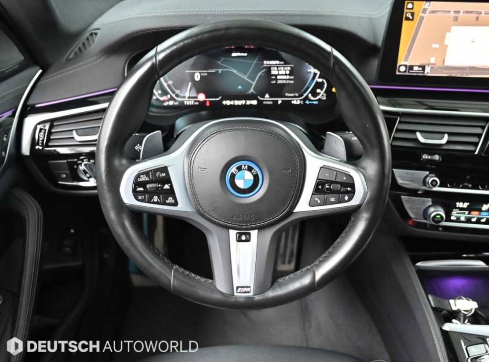 BMW 5시리즈 530e M 스포츠 사진 13