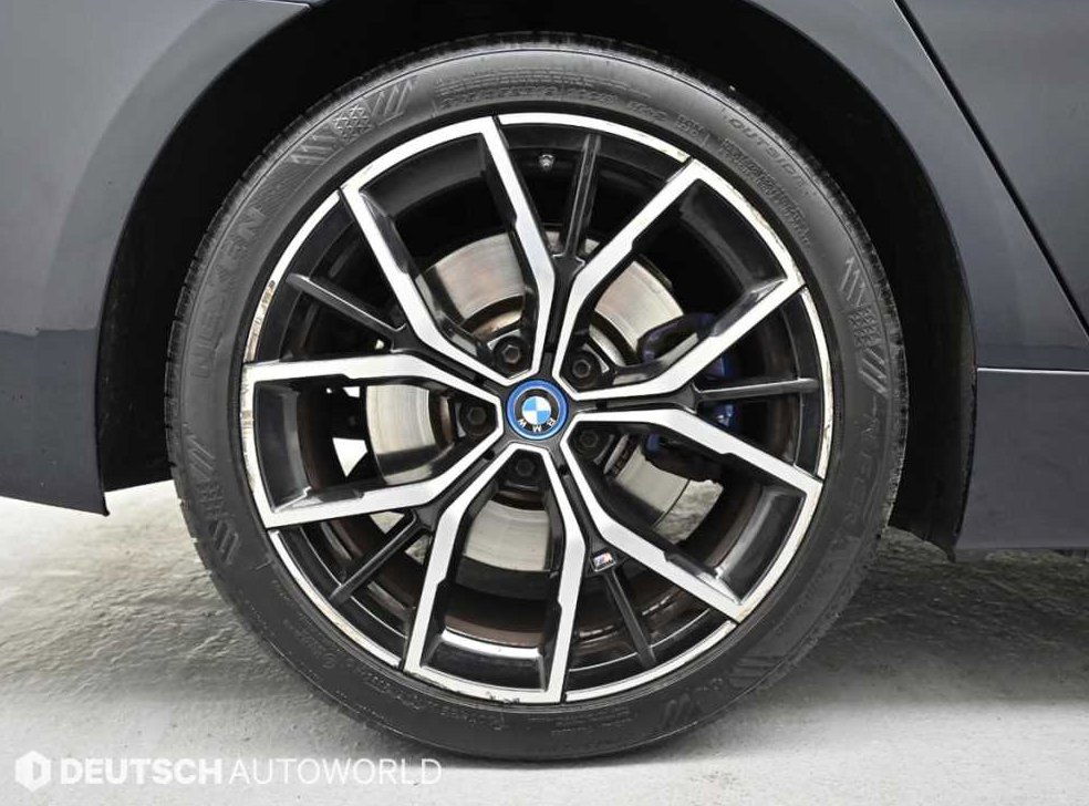 BMW 5시리즈 530e M 스포츠 사진 5