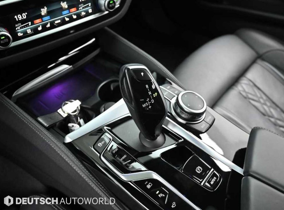 BMW 5시리즈 530e M 스포츠 사진 9