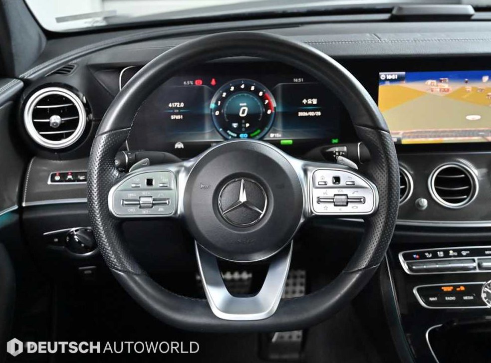 벤츠 E 클래스 E350 4MATIC AMG LINE 사진 13