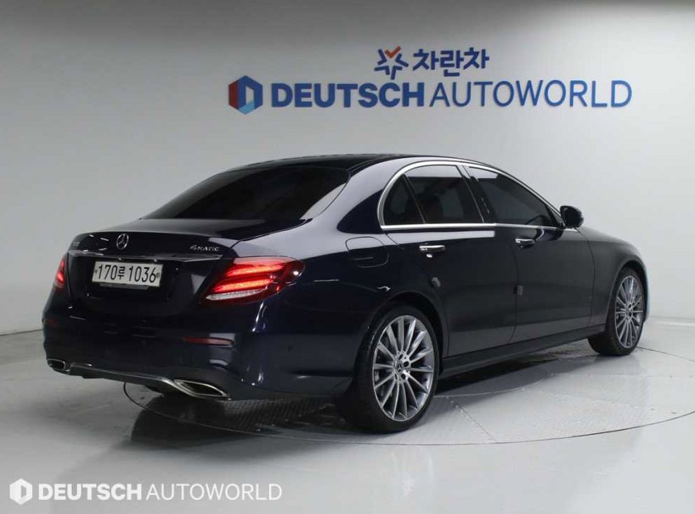 벤츠 E 클래스 E350 4MATIC AMG LINE 사진 2