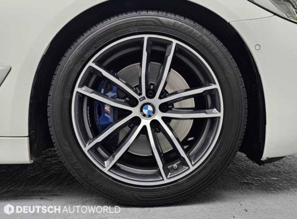 BMW 5시리즈 520i M 스포츠 사진 5