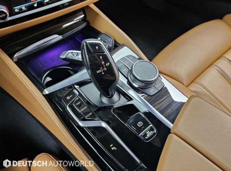BMW 5시리즈 520i M 스포츠 사진 9