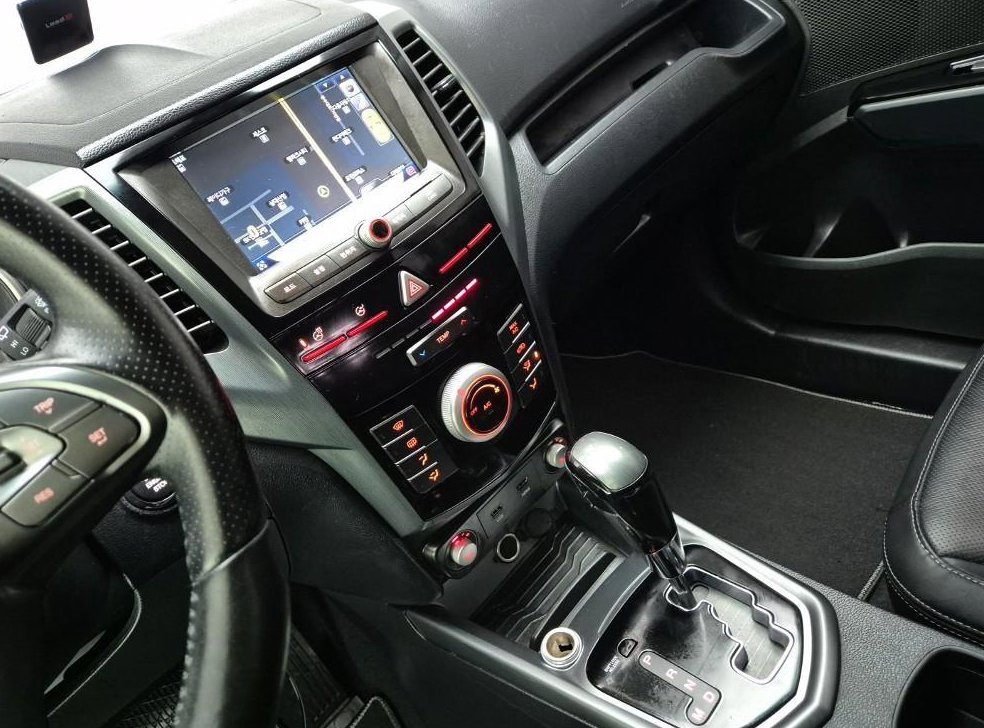 KG모빌리티(쌍용)  티볼리 2WD 디젤 VX 사진 10