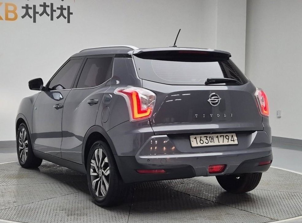 KG모빌리티(쌍용)  티볼리 2WD 디젤 VX 사진 2