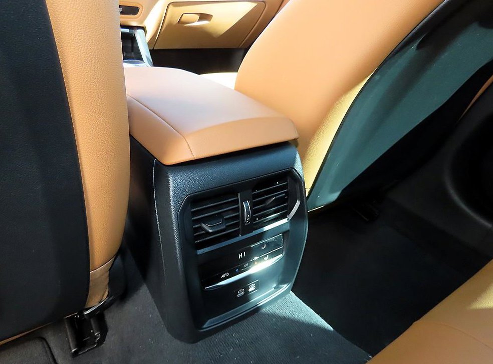 BMW 3시리즈 320i 투어링 사진 15