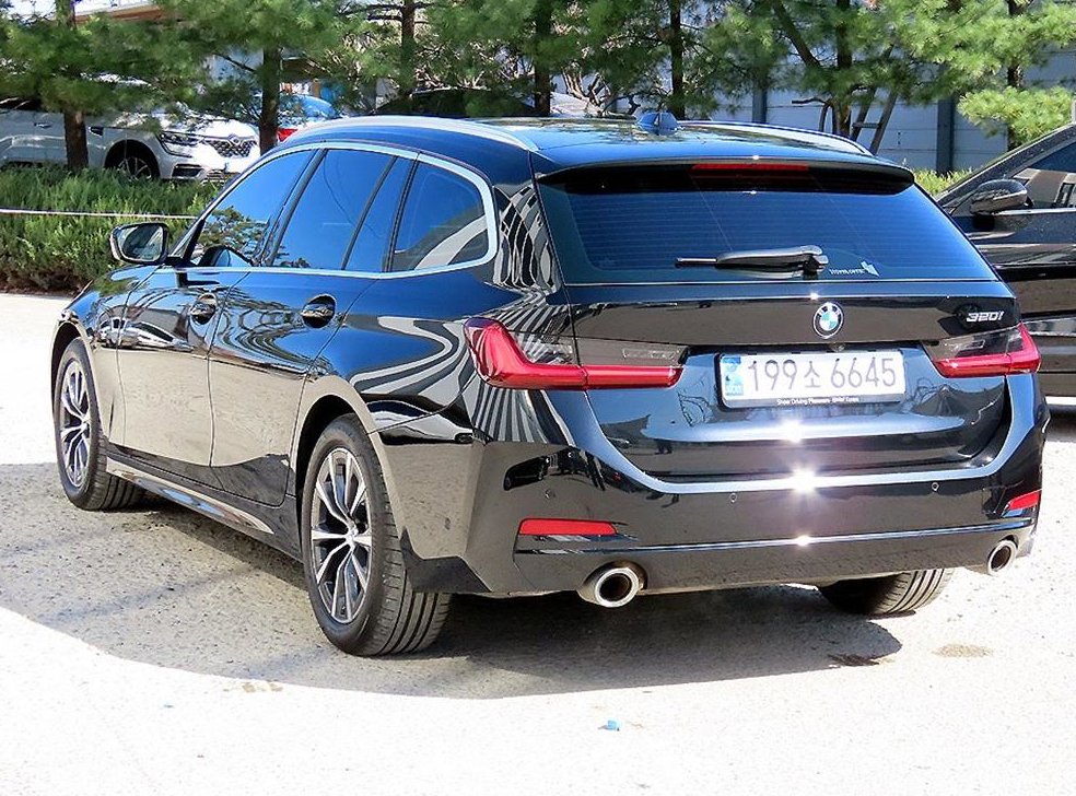 BMW 3시리즈 320i 투어링 사진 3