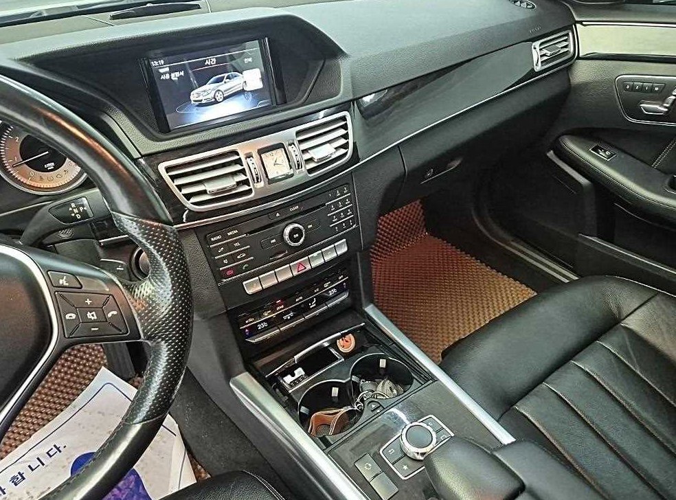 벤츠 E 클래스 E220 블루텍 아방가르드 사진 10