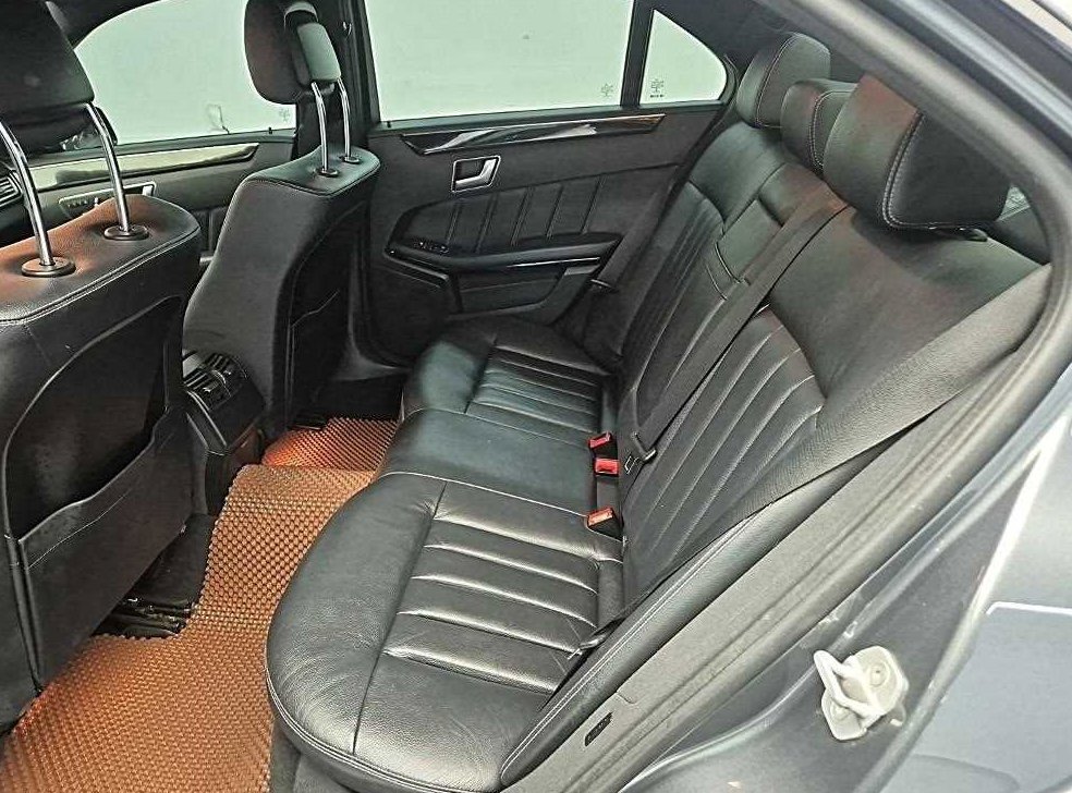 벤츠 E 클래스 E220 블루텍 아방가르드 사진 12