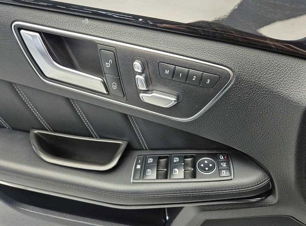 벤츠 E 클래스 E220 블루텍 아방가르드 사진 19