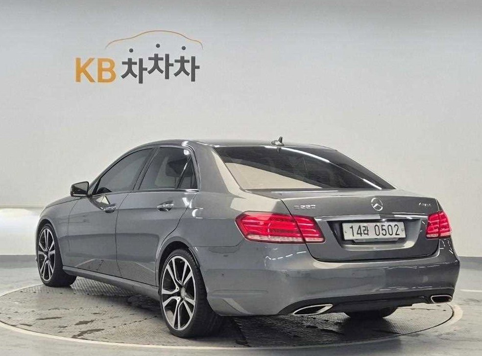 벤츠 E 클래스 E220 블루텍 아방가르드 사진 2