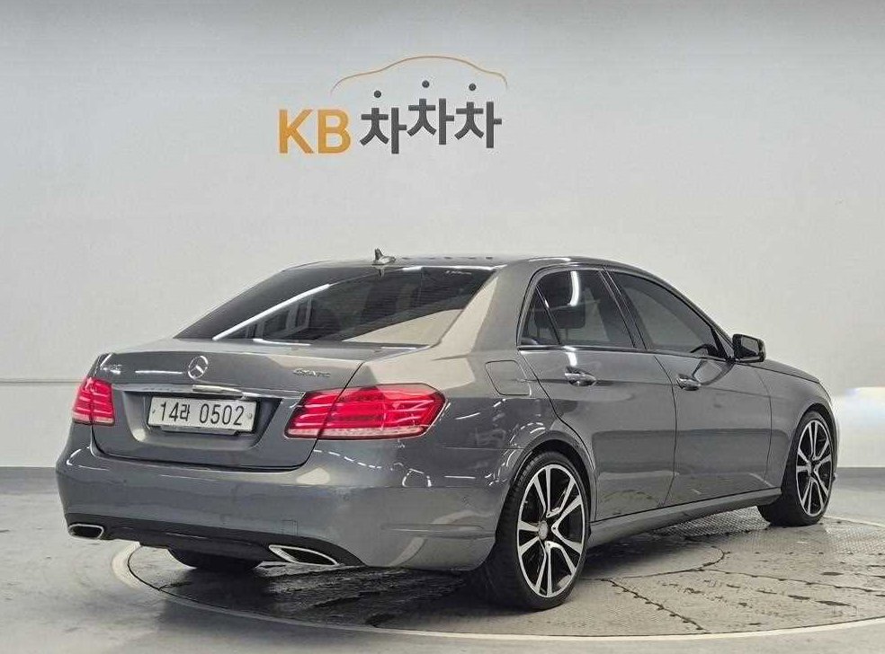 벤츠 E 클래스 E220 블루텍 아방가르드 사진 3