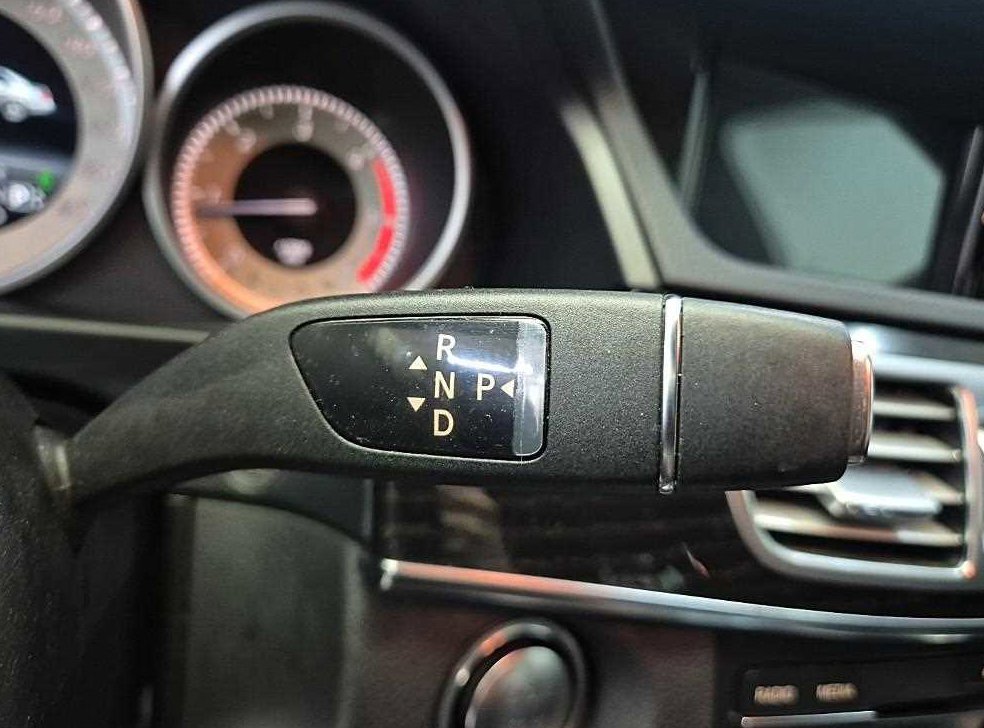 벤츠 E 클래스 E220 블루텍 아방가르드 사진 8