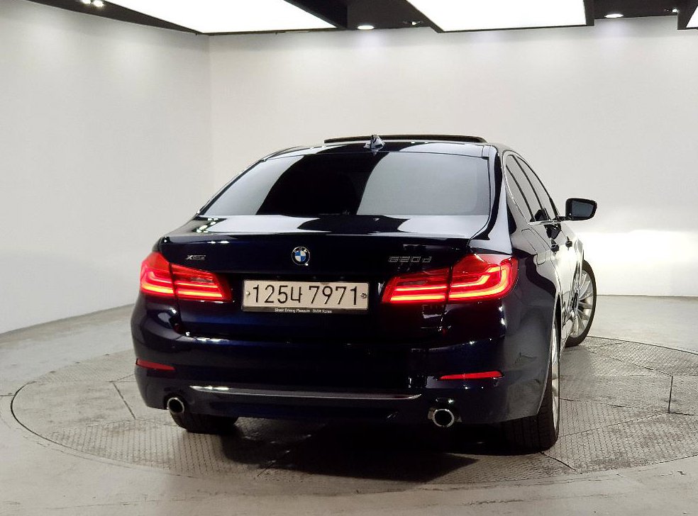 BMW 5시리즈 520d xDrive 럭셔리 플러스 사진 3