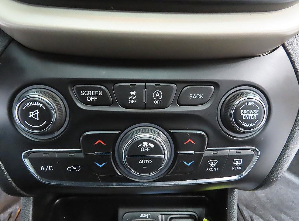 지프 체로키 2.0 디젤 론지튜드 AWD 사진 16