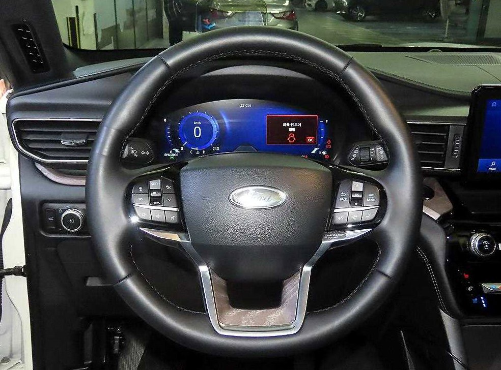 포드 익스플로러 3.0 AWD 플래티넘 사진 8
