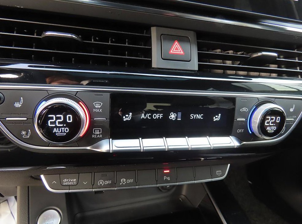 아우디 A4 40 TFSI 프리미엄 사진 12