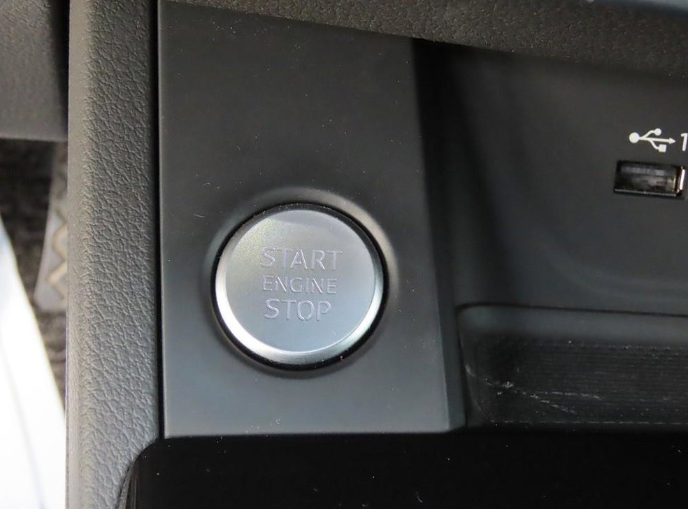 아우디 A4 40 TFSI 프리미엄 사진 13