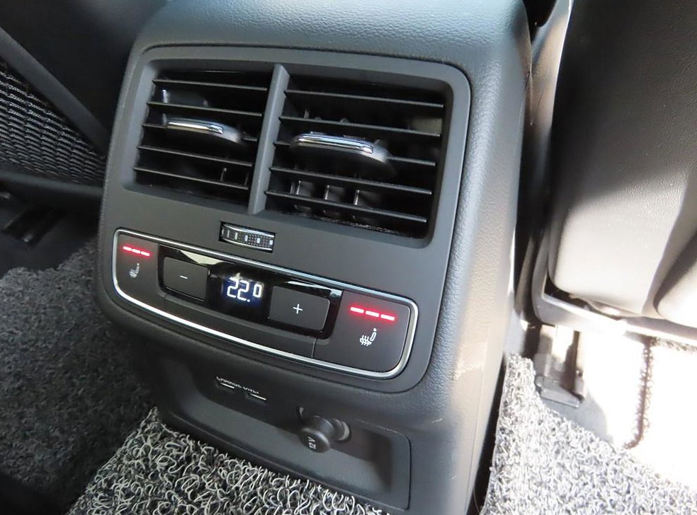 아우디 A4 40 TFSI 프리미엄 사진 16