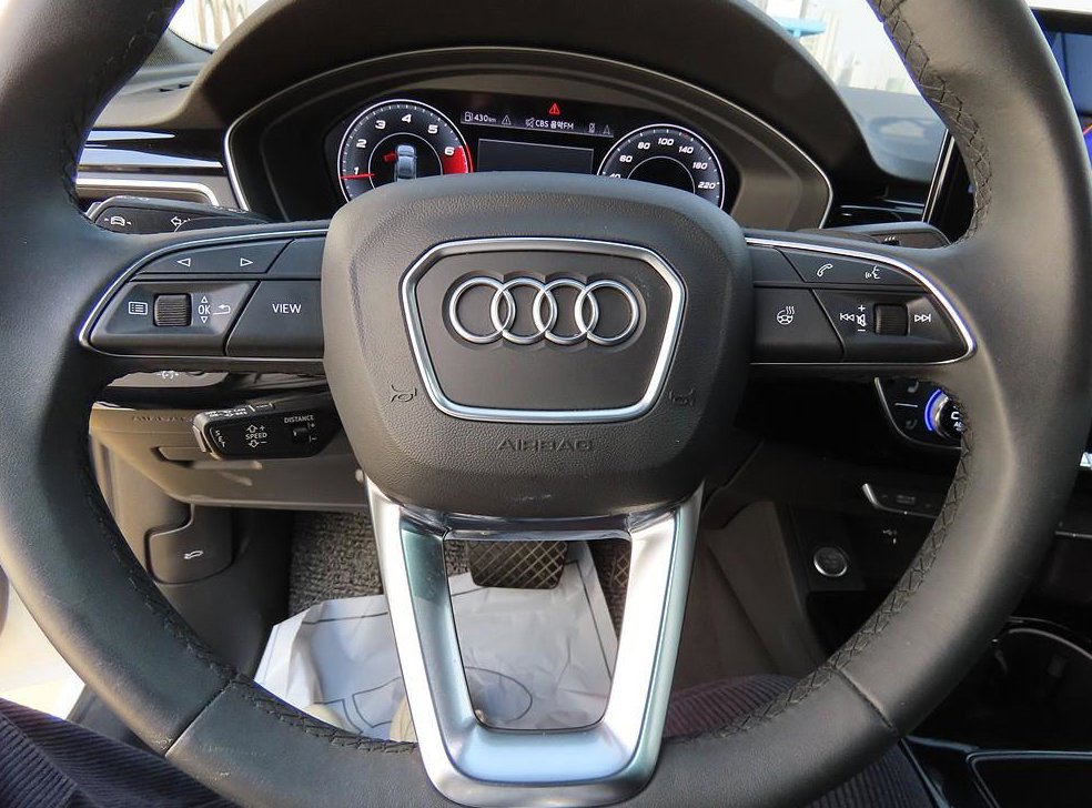 아우디 A4 40 TFSI 프리미엄 사진 17